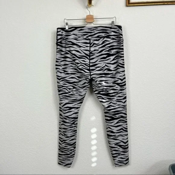 Good American Zebra Stripe Animal Print Tuxedo Tiger Leggings Sz 6 3XL XXXL - Picture 6 of 9